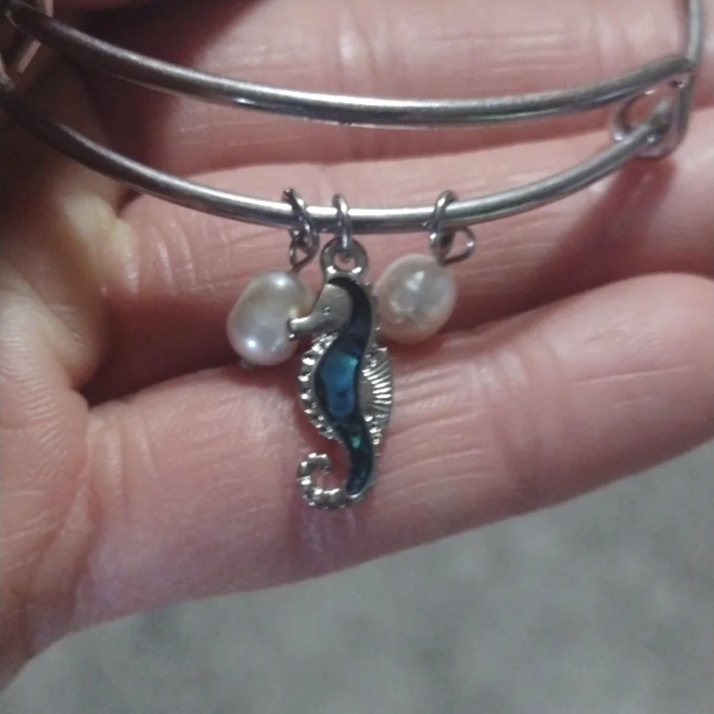 DARLENE SHELLS, INC. GENUINE PAUA ABALONE SEAHORSE BANGLE DANGLE BRACELET-NWT